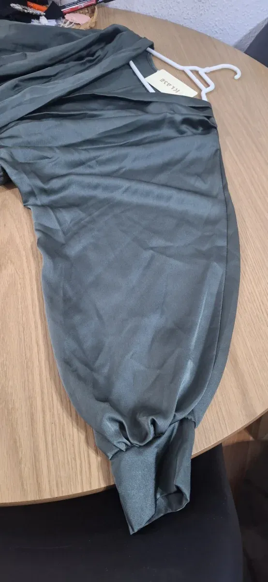 Vestido verde plisado