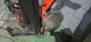 Desmontadora de neumáticos con tercer brazo