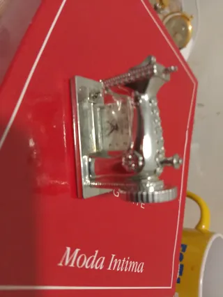 Mini reloj máquina de coser