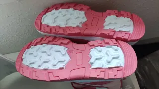 Botas niña nieve repelentes al agua número 36.