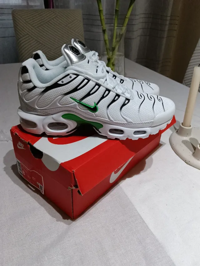 Zapatillas Blancas y Verdes