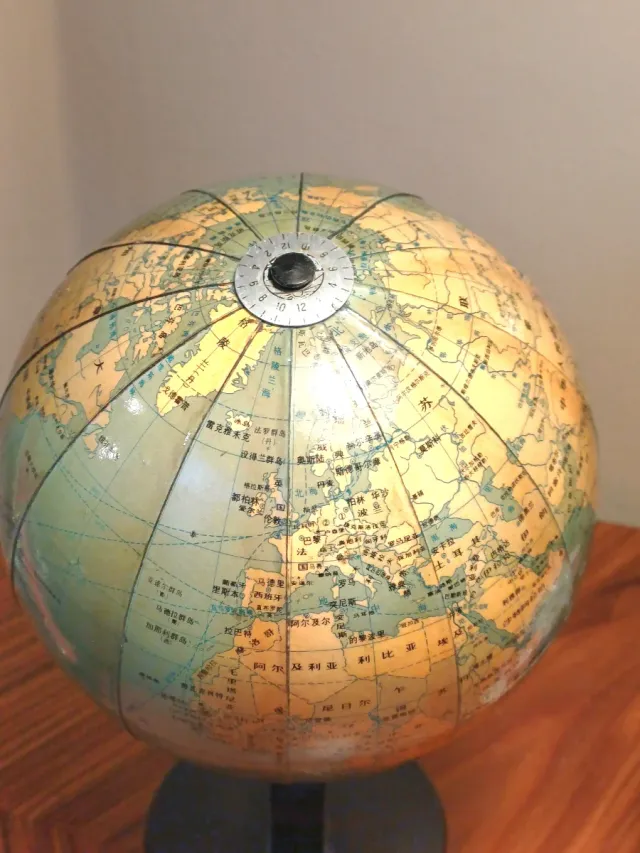 Globo Terráqueo Vintage Chino 1983