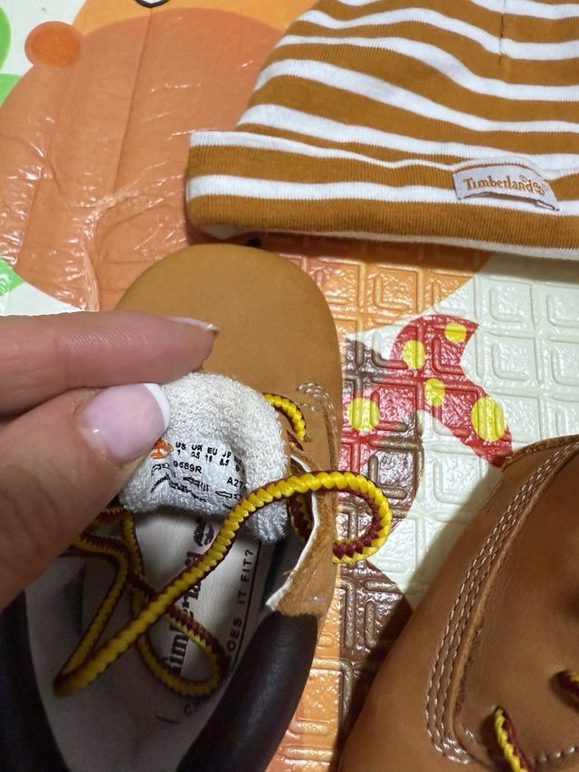 Lote Gorro y Patucos Timberland Bebé talla 16