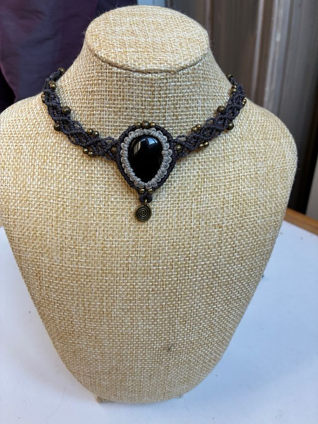 Gargantilla macramé piedra negra