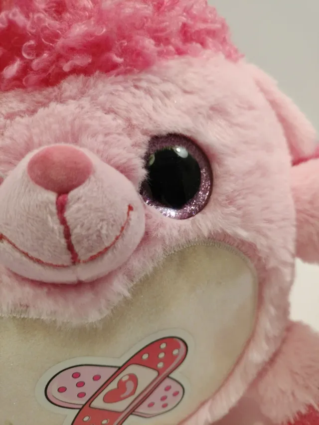 Peluche unicorno rosa con cerotto