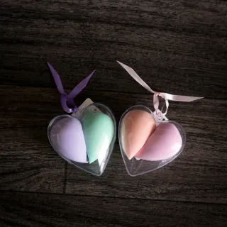 Precio por pieza.Set 2 Esponjas Maquillaje Corazón