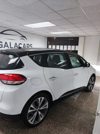 Renault Scenic 2019 por 13.900€