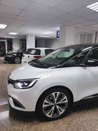 Renault Scenic 2019 por 13.900€