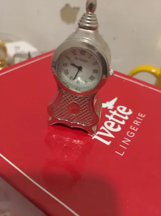 Mini reloj de mesa plateado