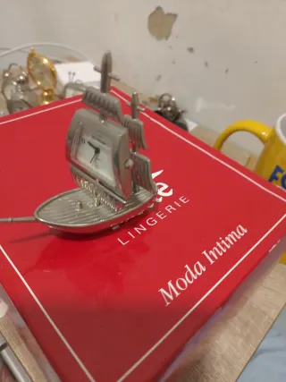 Mini reloj de barco plateado