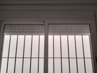 Ventana Aluminio con Persiana