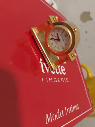 Mini reloj de mesa dorado