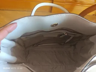 Bolso Michael Kors Beige con candado dorado