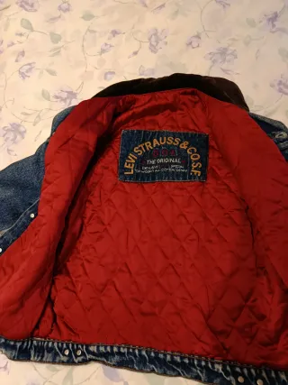 Cazadora Levi's forrada. Edición especial. Años 90