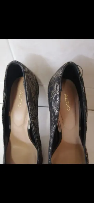 Zapatos ALDO Talla 38 Negros y Dorados