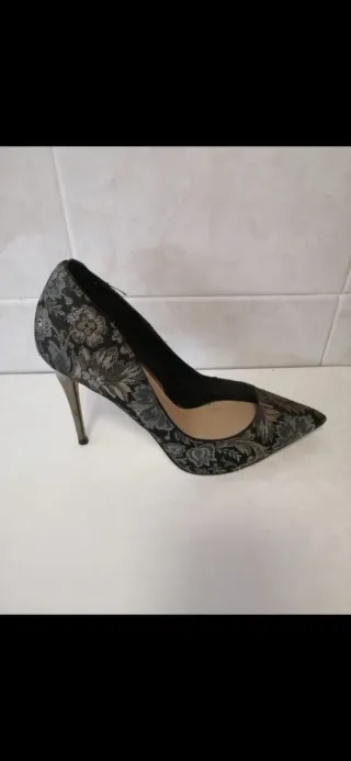 Zapatos ALDO Talla 38 Negros y Dorados