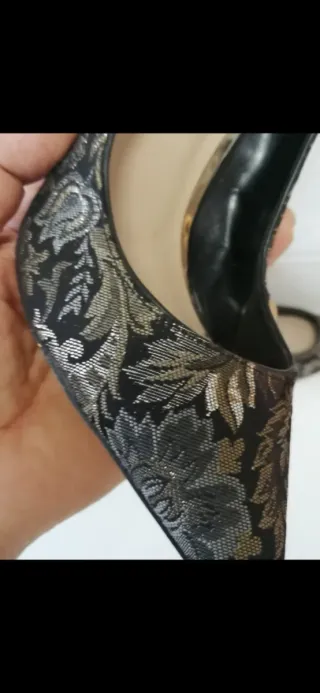 Zapatos ALDO Talla 38 Negros y Dorados