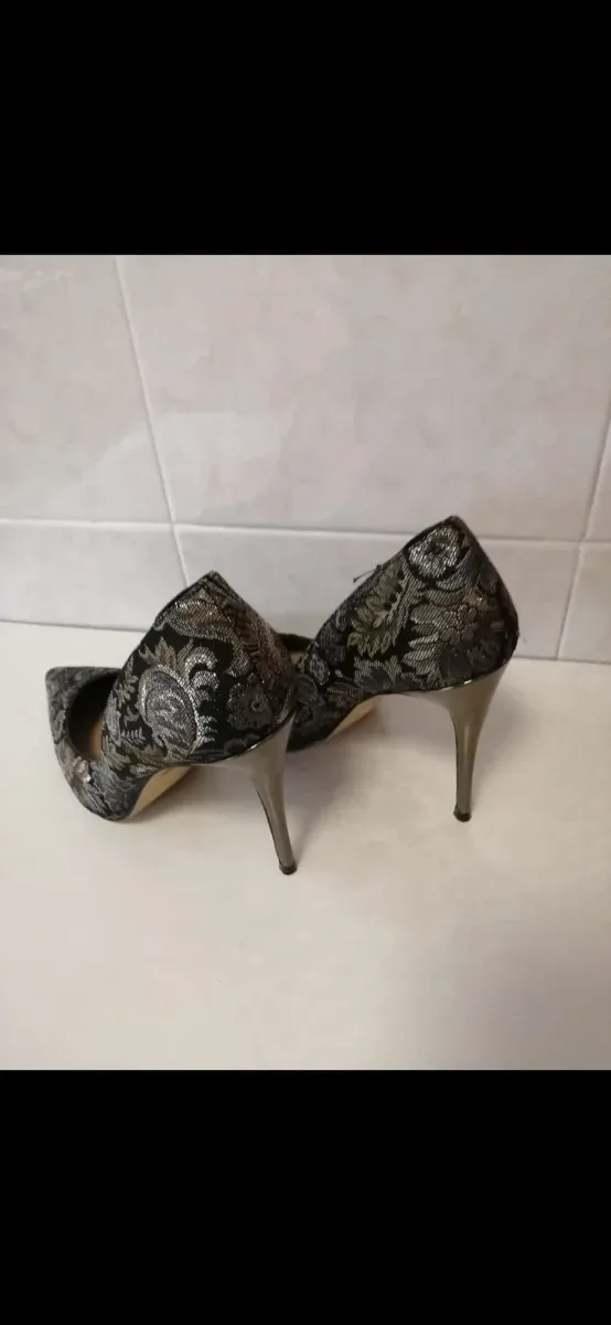 Zapatos ALDO Talla 38 Negros y Dorados