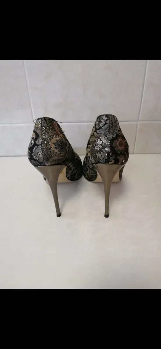 Zapatos ALDO Talla 38 Negros y Dorados