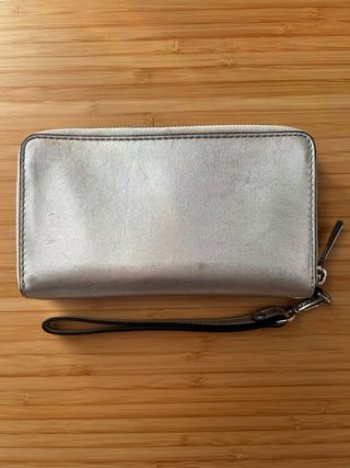 Cartera Michael Kors Plateada con Correa