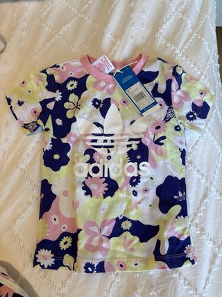 Conjunto Adidas 18/24 meses floral
