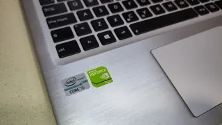 Portátil ASUS Táctil 15,6 i5 6GB RAM SSD 240GB W11