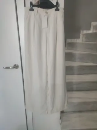Pantalón beige ancho sin estrenar Talla S.