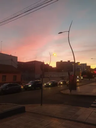 Busco trabajo de niñera o enseñar inglés a peques