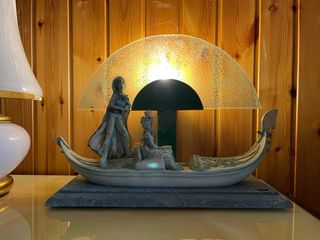 Lampada con gondola e figure, stile veneziano