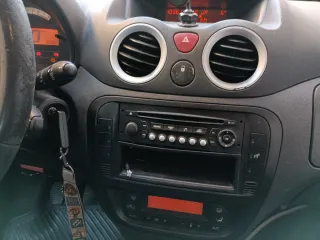 Citroen C2 para piezas Tiene junta culata