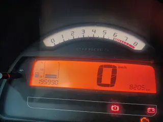 Citroen C2 para piezas Tiene junta culata