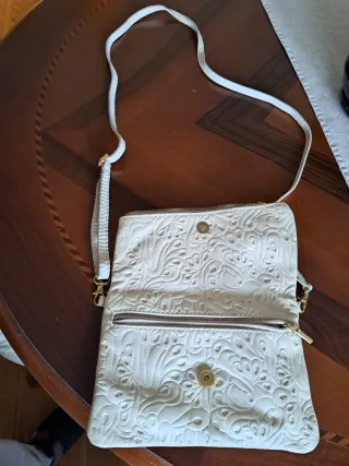 Pochette in pelle ricamata beige