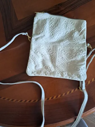 Pochette in pelle ricamata beige