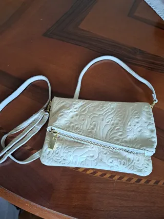 Pochette in pelle ricamata beige
