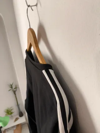 Sudadera Adidas Negra con Rayas Blancas