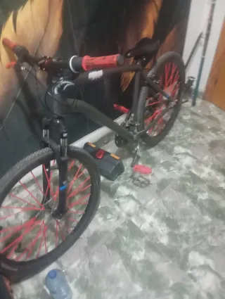Bicicleta Stunt Bike Negra Rines Rojos