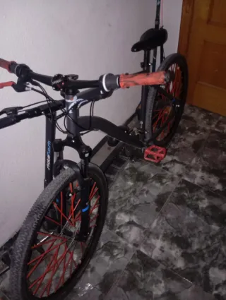 Bicicleta Stunt Bike Negra Rines Rojos