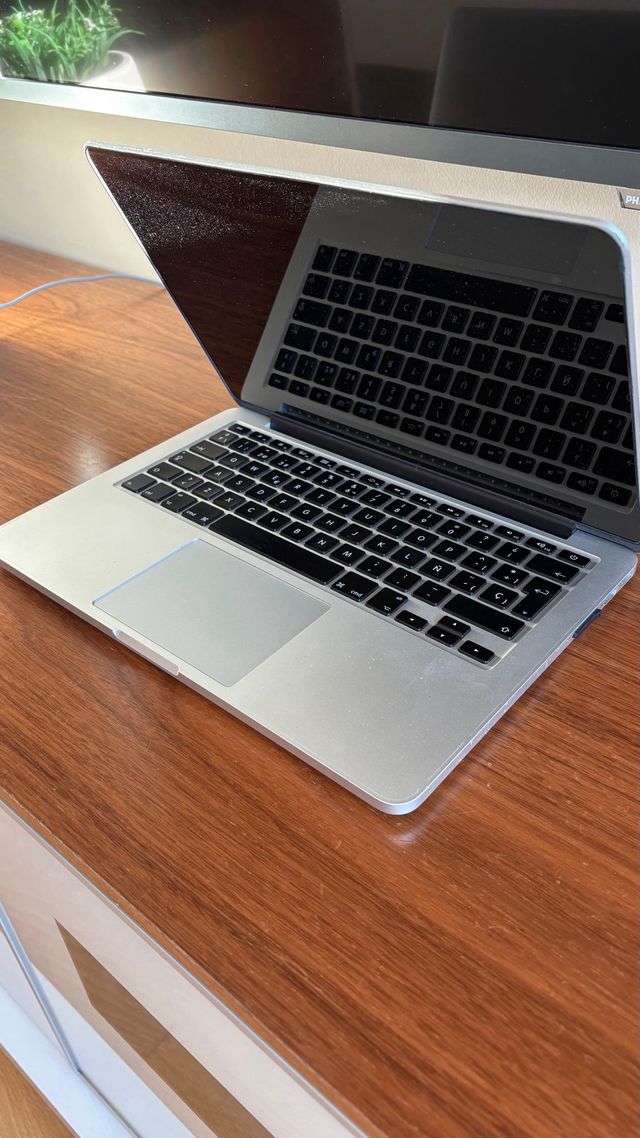 MacBook A1502 i7. 3.1GHz 16GB RAM 256GB SSD