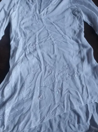 Camisola blanca bordada