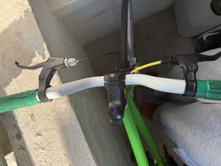 Bicicleta Fixie con frenos y pedales nuevos