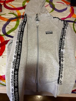 Chaqueta Adidas Gris con Logo