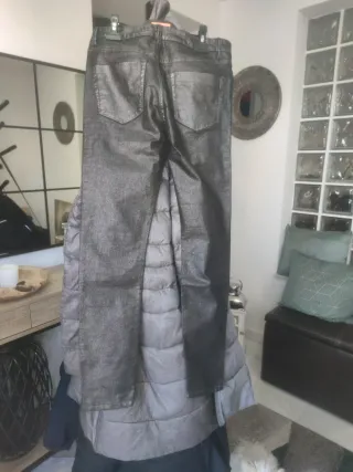 Pantalón gris marengo brillo T.38