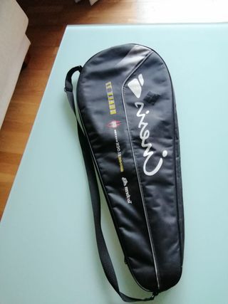 Raqueta de tenis Babolat con funda