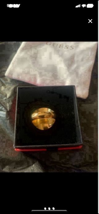 Anillo Guess con bolsita para guardar