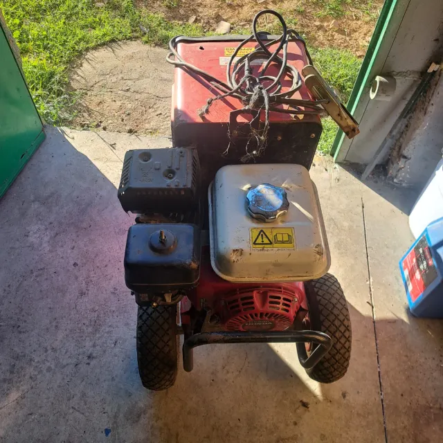 Soldadora y Grupo Eléctrico