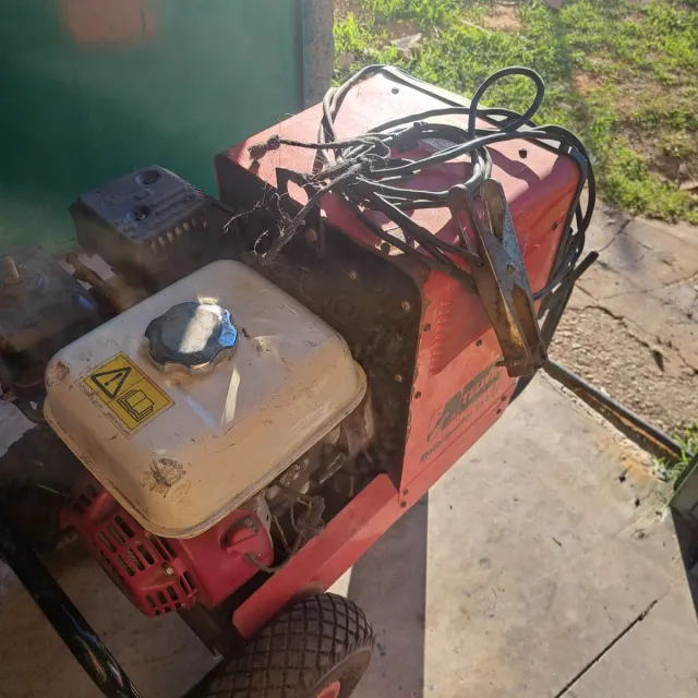 Soldadora y Grupo Eléctrico