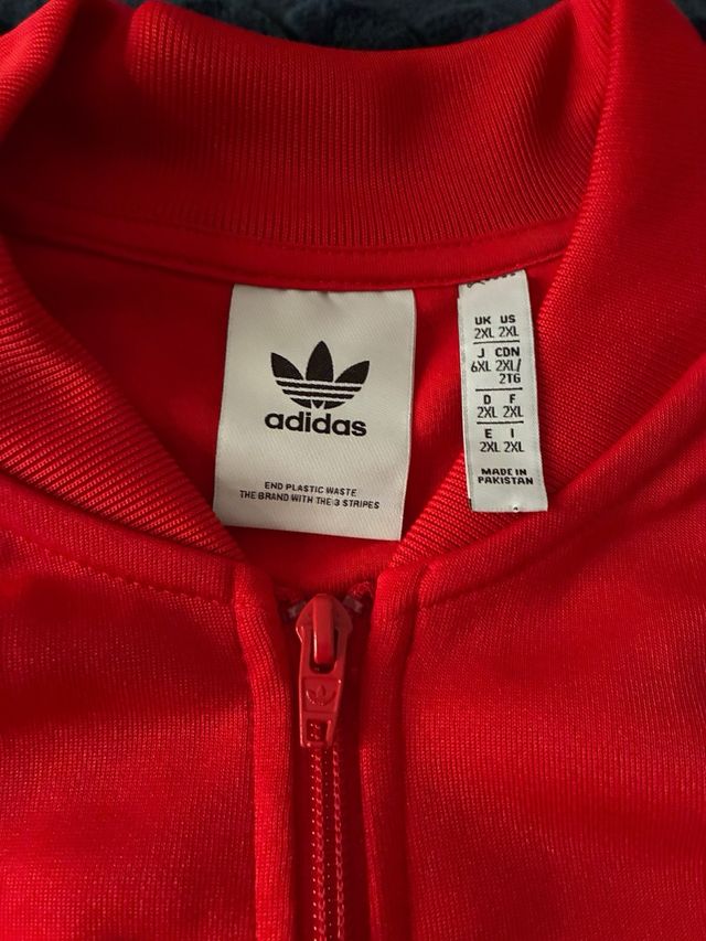 Chaqueta Adidas Roja con Rayas Blancas