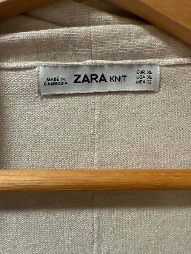 Cárdigan Zara punto fino beige talla única
