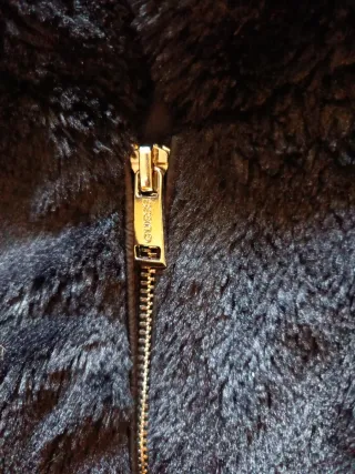 Abrigo Guess Negro Mujer calentito.