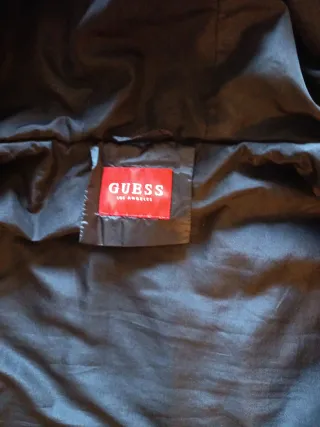 Abrigo Guess Negro Mujer calentito.